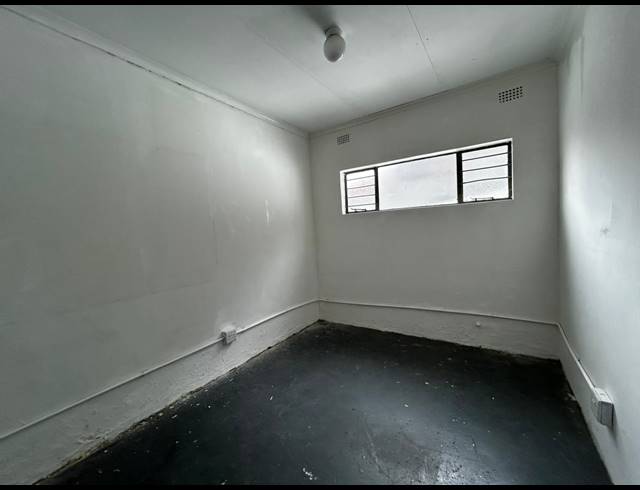 150M² WAREHOUSE TO LET IN WYNBERG
